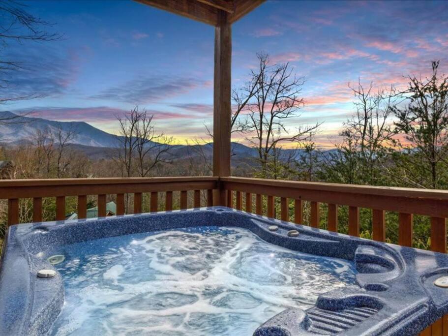 فيلا Breathtaking Views Of The Smokies, 3 Mins To جاتلينبرج المظهر الخارجي الصورة